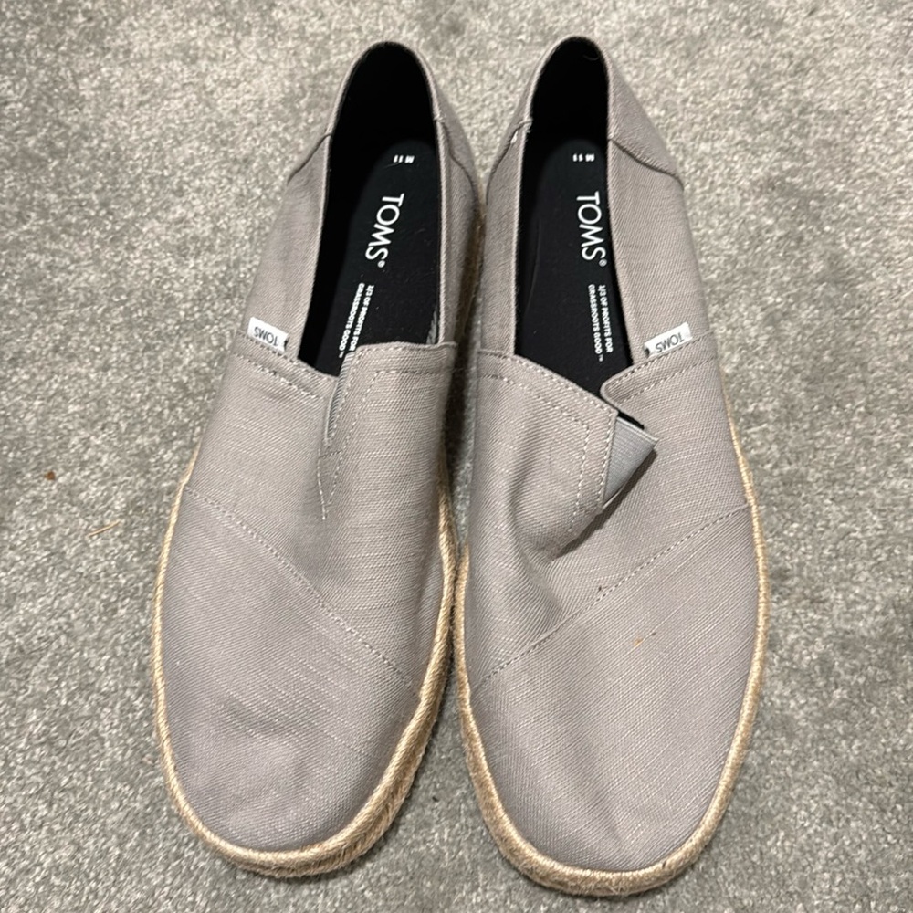 Men’s size 11 toms.  Rope sole.  Worn once